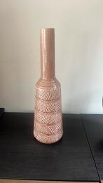 Oudroze vaas met reliëf – elegante vorm, ., Ophalen of Verzenden, Zo goed als nieuw, .