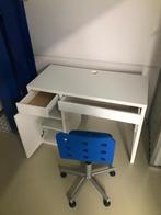 IKEA MICKE Bureau, wit, 105x50 met stoel, Huis en Inrichting, Bureaus, Met wielen, Ophalen of Verzenden, Zo goed als nieuw, Bureau