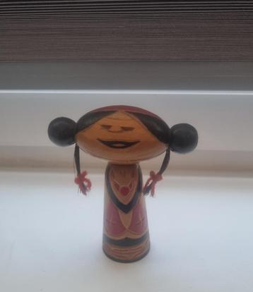 Mooie Ainu Kokeshi beschikbaar voor biedingen