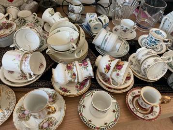 Diverse Porseleinen Kopjes en Schotels beschikbaar voor biedingen