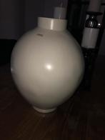 Witte urban nature vaas, Huis en Inrichting, Woonaccessoires | Vazen, Wit, Aardewerk of Porselein, Ophalen of Verzenden, Zo goed als nieuw