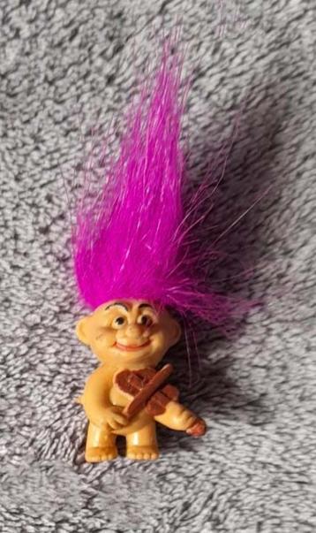 Kleine roze TROL. Lengte met haar 7 cm. Vintage / retro beschikbaar voor biedingen