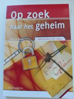 R. de Reuver - Op zoek naar het geheim, Ophalen of Verzenden, Gelezen, R. de Reuver