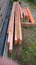 Verschillende maten vuren hout in oranje menie, Doe-het-zelf en Verbouw, Hout en Planken, Ophalen, Zo goed als nieuw, Balk