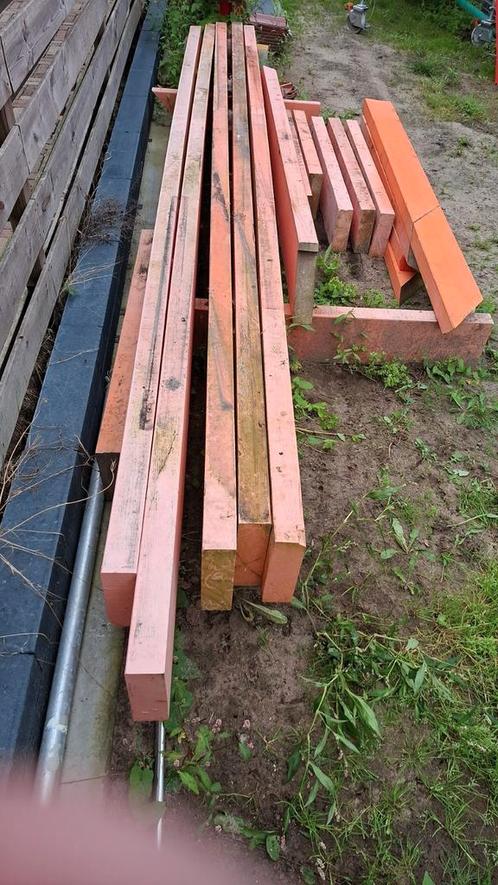 Verschillende maten vuren hout in oranje menie, Doe-het-zelf en Verbouw, Hout en Planken, Zo goed als nieuw, Balk, Ophalen