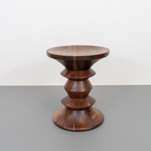 ACTIE!! 12x Vitra Eames Stool A - Amerikaans Notenhout, Huis en Inrichting, Krukjes, Nieuw, Hout, Ophalen of Verzenden
