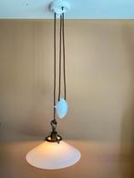 Porceleinen trekpendel met oude opaline kap Hanglamp, Huis en Inrichting, Lampen | Hanglampen, Ophalen of Verzenden, Minder dan 50 cm