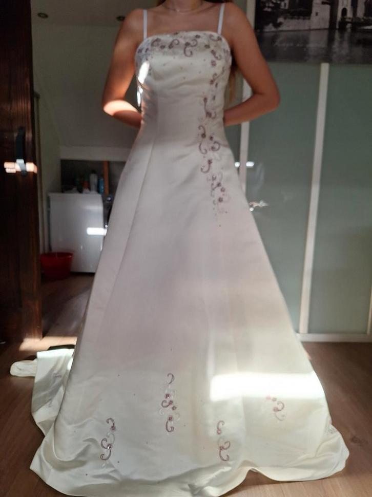 Trouwjurk Cosmobella maat 12 (maat 38), Kleding | Dames, Trouwkleding en Trouwaccessoires, Zo goed als nieuw, Trouwjurk, Wit, Ophalen