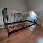 Tienermeiden bedbank zwart staal, Huis en Inrichting, Slaapkamer | Bedden, Ophalen, Zo goed als nieuw