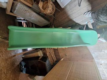 Nieuwe groene glijbaan 180x35 beschikbaar voor biedingen