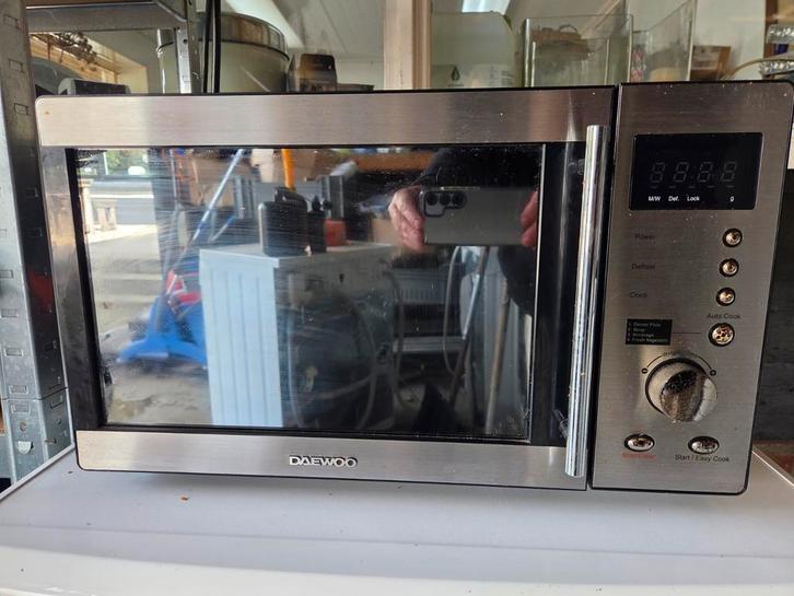Daewoo magnetron, Witgoed en Apparatuur, Magnetrons, Gebruikt, Vrijstaand, Combimagnetron, 45 tot 60 cm, Grill, Draaiplateau, Ophalen of Verzenden