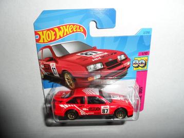 Hot Wheels - '87 Ford Sierra Cosworth (rood) 1:64 beschikbaar voor biedingen