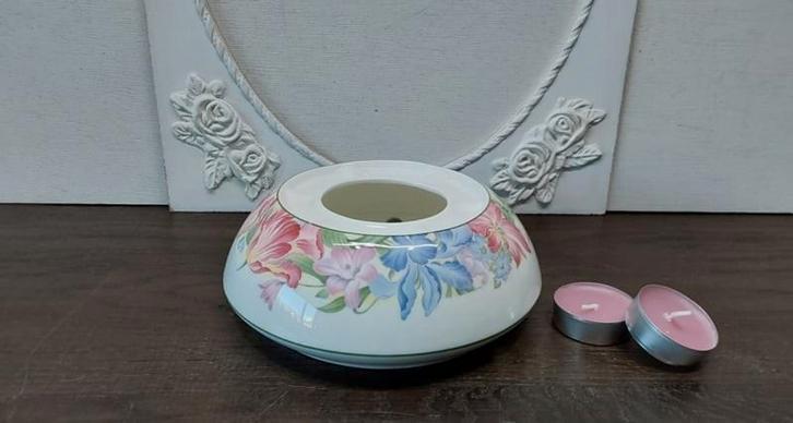 Porseleinen theelichtje Royal Albert 'Fonteyn', Huis en Inrichting, Keuken | Servies, Zo goed als nieuw, Overige typen, Overige stijlen