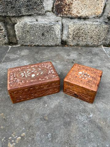 Set van 2 handgesneden teakhouten opbergdozen met inleg beschikbaar voor biedingen