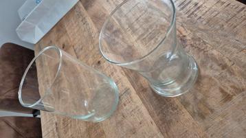Twee mooie bloemenvazen te koop voor €10 beschikbaar voor biedingen
