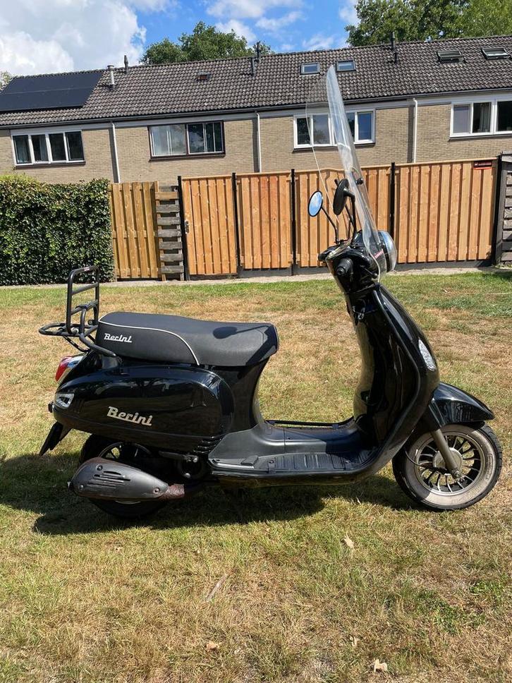 Berini Napoli uit 2021, Fietsen en Brommers, Scooters | Overige merken, Zo goed als nieuw, Maximaal 45 km/u, Benzine, Ophalen