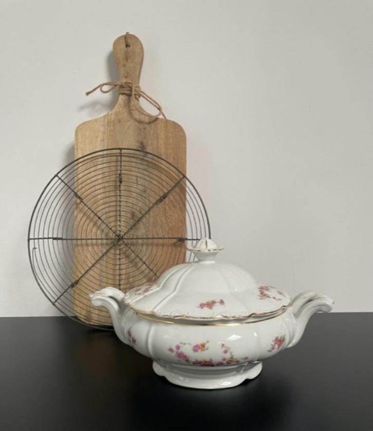 Dekschaal roosjes motief en gouden rand - MZ Czechoslovakia, Antiek en Kunst, Antiek | Servies los, Ophalen of Verzenden