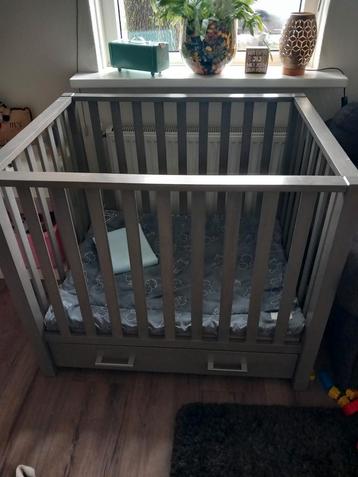 Babybox verstelbaar met lade beschikbaar voor biedingen