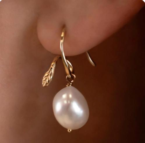 Nieuw! 2 x Nadine Kieft oorbellen 9 k Goud / Zoetwaterparel, Sieraden, Tassen en Uiterlijk, Oorbellen, Nieuw, Goud, Goud, Ophalen of Verzenden