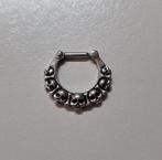 Septum piercing met schedels, Sieraden, Tassen en Uiterlijk, Piercings, Ophalen of Verzenden, Zo goed als nieuw, Staal, Neuspiercing