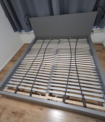 IKEA MALM bedframe hoog incl. LÖNSET lattenbodem - afbeelding 2