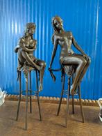 Bronzen beeld van vrouw op de barkruk, Antiek en Kunst, Antiek | Koper en Brons, Ophalen of Verzenden