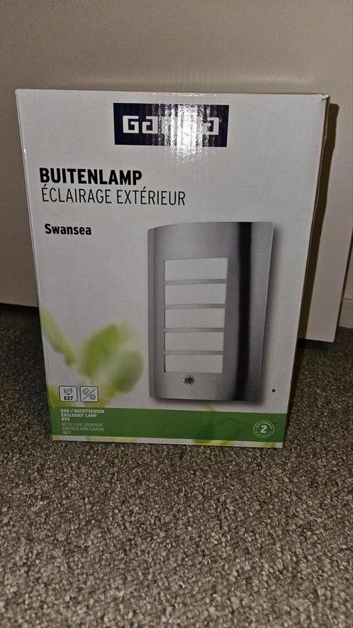 Buitenlamp Swansea gamma met sensor, Tuin en Terras, Buitenverlichting, Zo goed als nieuw, Wandlamp, Rvs, Minder dan 50 watt, Licht-donker-sensor