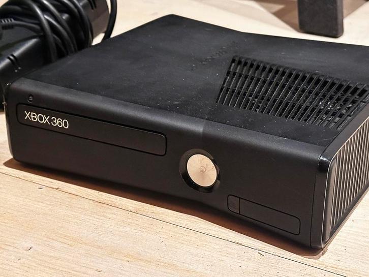 Xbox 360 s 250gb + 3 controllers + veel games, Spelcomputers en Games, Spelcomputers | Xbox 360, Zo goed als nieuw, 250 GB, 360 Arcade of Core