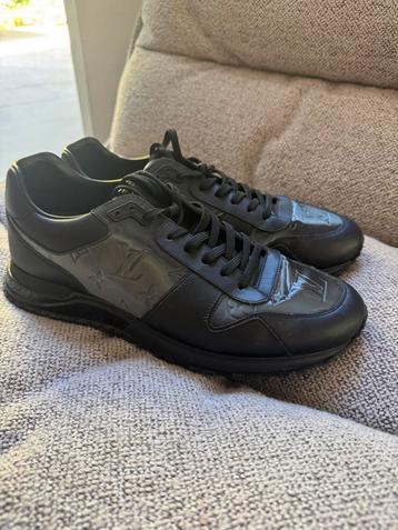 Louis Vuitton Sneakers beschikbaar voor biedingen