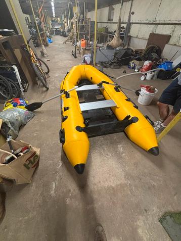 Aqauparks boot met handtrailer beschikbaar voor biedingen