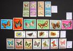 - 945 - 4 Compl. series Vlinders uit 1965 - 1968 - 1981 '86, Postzegels en Munten, Postzegels | Thematische zegels, Dier of Natuur