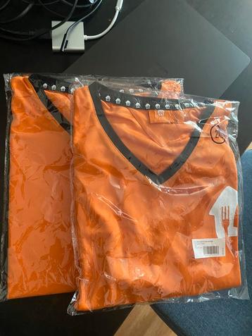 Thuisbezorgd 2 XXL tshirts beschikbaar voor biedingen