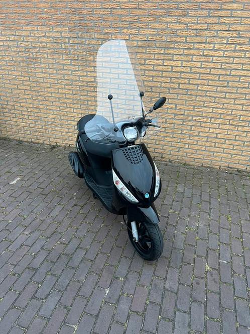 Piaggio Zip ZGAN!!, Fietsen en Brommers, Scooters | Piaggio, Zo goed als nieuw, Zip, Maximaal 25 km/u, Benzine, Ophalen