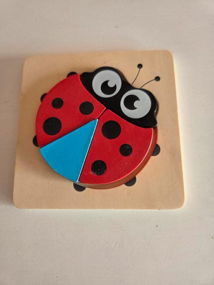 Houten Puzzel - Lieveheersbeestje, Kinderen en Baby's, Speelgoed | Kinderpuzzels, Gebruikt, 6 maanden tot 2 jaar, Minder dan 10 stukjes