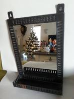 Spiegel Koloniaal donker metalen bewerkte rand kammenbakje, Ophalen, Minder dan 50 cm, Zo goed als nieuw, Minder dan 100 cm