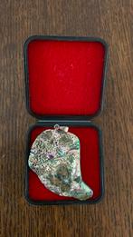 Iriserend halssieraad., Ophalen of Verzenden, Mineraal