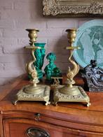 Twee oude messing dolfijnen kandelaars, Antiek en Kunst, Ophalen of Verzenden, Koper of Brons