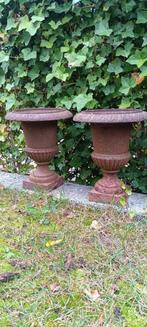 2 tuinurnen,vazen. mooie patina. gietijzer., Tuin en Terras, Tuinvazen, Ophalen of Verzenden, Gebruikt