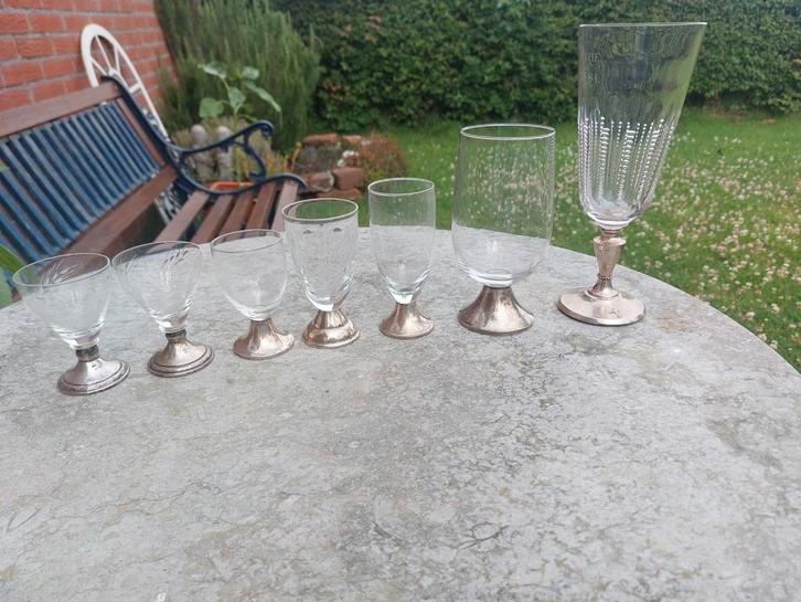 7 glazen met zilveren voet., Verzamelen, Glas en Borrelglaasjes, Zo goed als nieuw, Overige typen, Ophalen of Verzenden