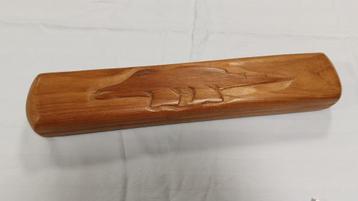 Oware spel – Afrikaans houten bord met schelpen beschikbaar voor biedingen