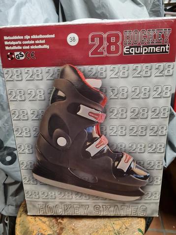 28 Hockey Equipment Schaatsen - Maat 38 beschikbaar voor biedingen