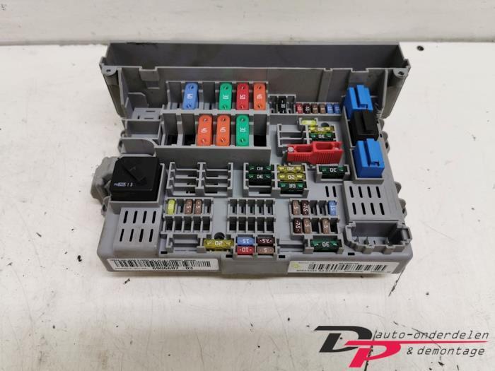 Zekeringkast van een BMW 1-Serie, Auto-onderdelen, Elektronica en Kabels, BMW, Gebruikt, 3 maanden garantie, Ophalen of Verzenden
