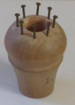 antiek punnikklosje 8 pennen 120612, Ophalen of Verzenden, Gebruikt, Breien, Overige typen