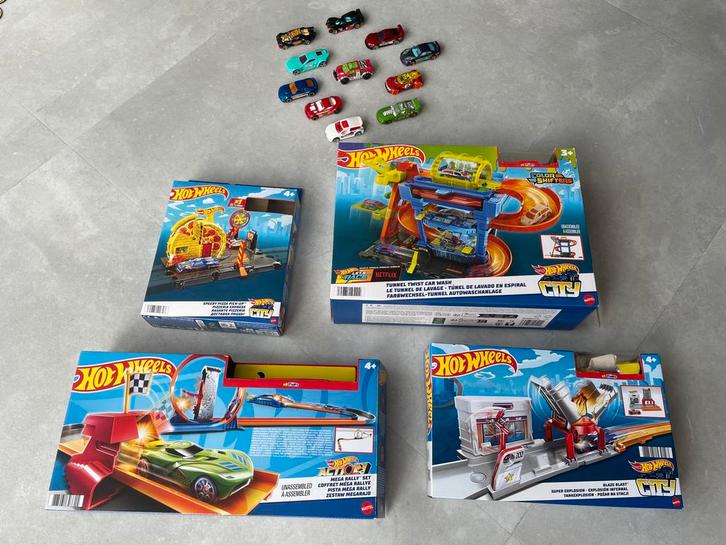 Twv €100,- Hot Wheels 4sets, doos 11auto’s (carwash,looping, Kinderen en Baby's, Speelgoed | Racebanen, Zo goed als nieuw, Handmatig