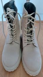 Gloednieuw: stoere halfhoge boots met profiel maat 38, Kleding | Dames, Schoenen, Beige, Nieuw, Ophalen of Verzenden, Shoestyle