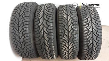 Velgen set + winterbanden van een Opel Corsa (Corsa D 07-) beschikbaar voor biedingen