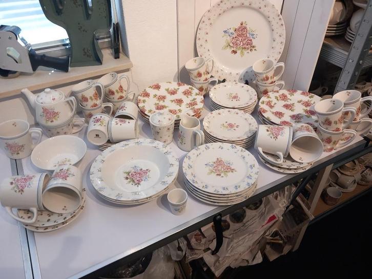 Jet servies Zarah, Huis en Inrichting, Keuken | Servies, Zo goed als nieuw, Overige typen, Overige stijlen, Porselein, Ophalen of Verzenden