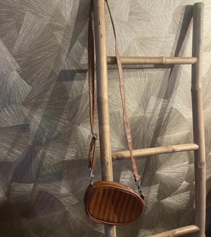 Stijlvolle bruine dames tas - Boutiek kwaliteit, Sieraden, Tassen en Uiterlijk, Tassen | Damestassen, Zo goed als nieuw, Schoudertasje