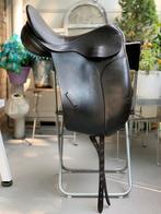 Goed onderhouden 17 inch County Competitor dressuur zadel, Ophalen, Dressuur