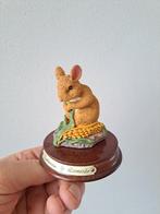 Veldmuis met mais op houten plateau, kunsthars D8xH8cm, Ophalen of Verzenden, Zo goed als nieuw, Wild dier, Beeldje of Figuurtje